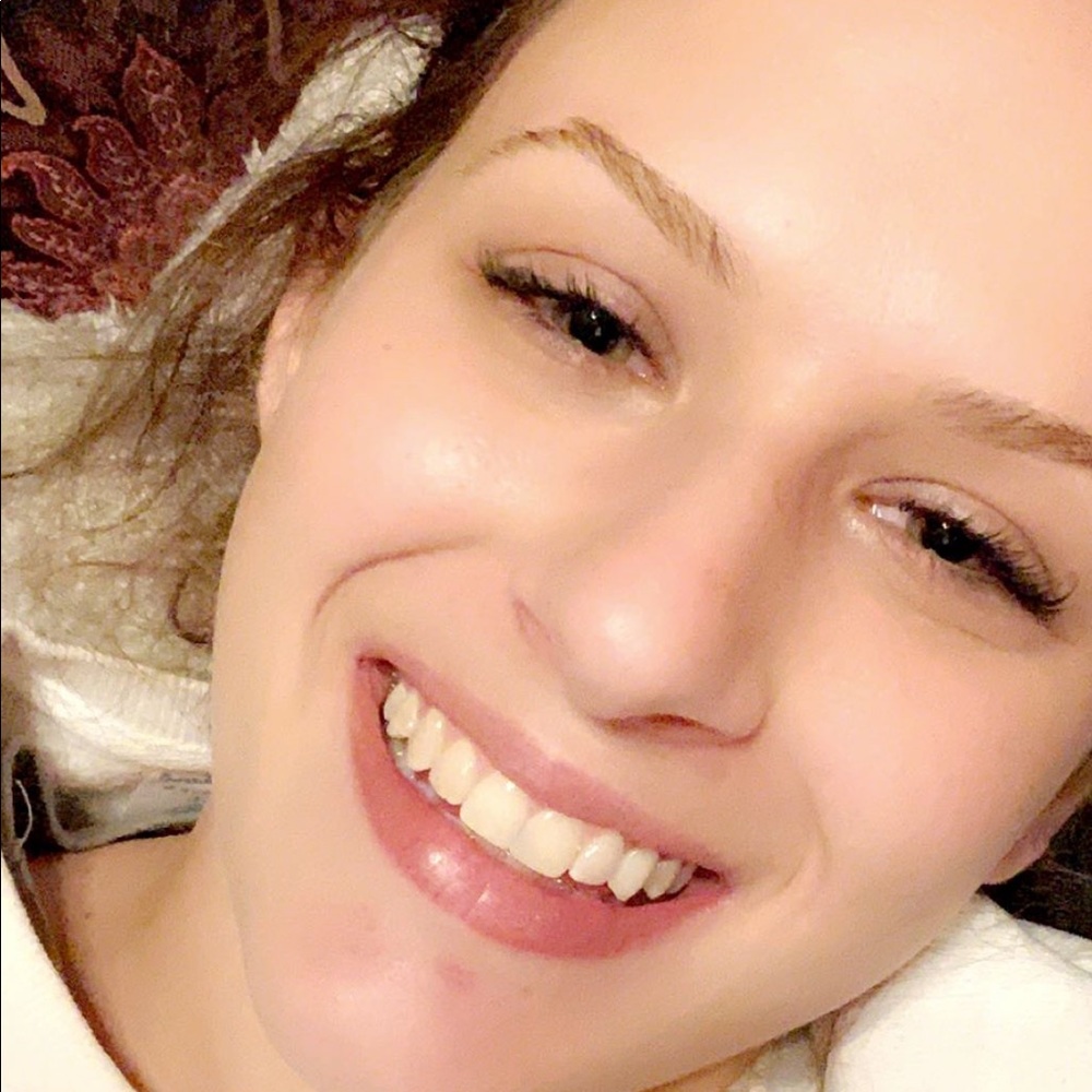 Meet your Posher, Emily